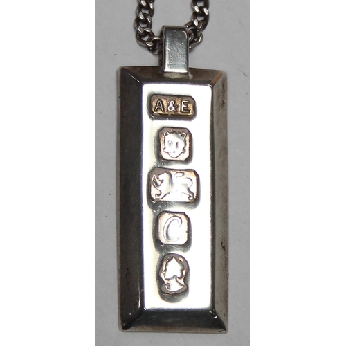 1111 - A 1977 silver jubilee ingot pendant, marked for London 1977 by A&E, on 48cm silver chain, approx 23.... 