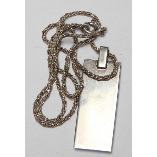 1112 - A 1977 silver jubilee ingot pendant, marked for London 1977 by A&E, on 40cm silver chain, approx 20.... 