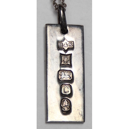 1114 - A 1977 silver jubilee ingot pendant, marked for Birmingham 1977 by Bodenham & Shorthouse (John Boden... 