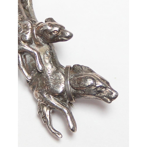 1121 - A vintage silver brooch formed as 2 gun dogs, seemingly unmarked but XRF tested as silver