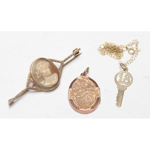 1126 - Qty of assorted gold jewellery to inc a 9ct gold key pendant, a 9ct gold front & back locket and a 9... 