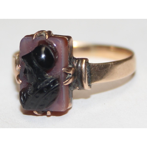 1127 - 2 gold rings, both unmarked but XRF tested, an antique hardstone cameo ring depicting a classical so... 