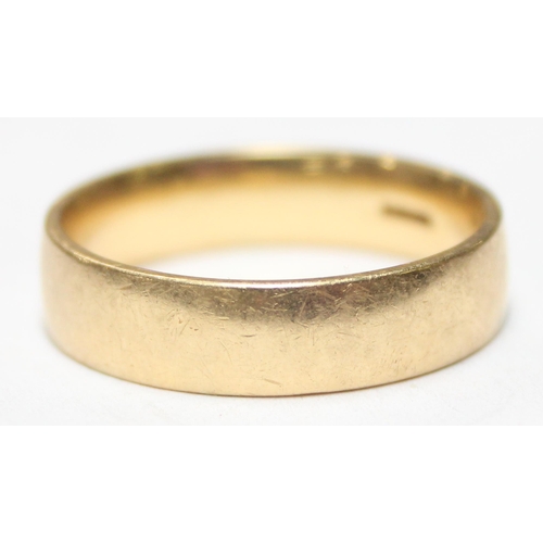 1128 - A large 18ct gold wedding band ring, approx size Z, approx 10.44g gross