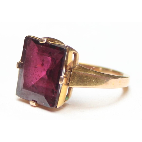 1131 - A small 15ct gold mounted amethyst ring, unmarked but XRF tested, approx size G, approx 3.51g gross