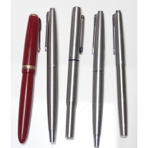 1621 - 5 assorted Parker pens to inc a red cased Parker Duofold fountain pen with 14ct gold Conway Stewart ... 