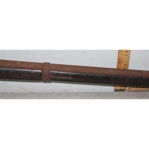 1425 - A large antique flintlock rifle or musket, no visible marking, approx 147cm long