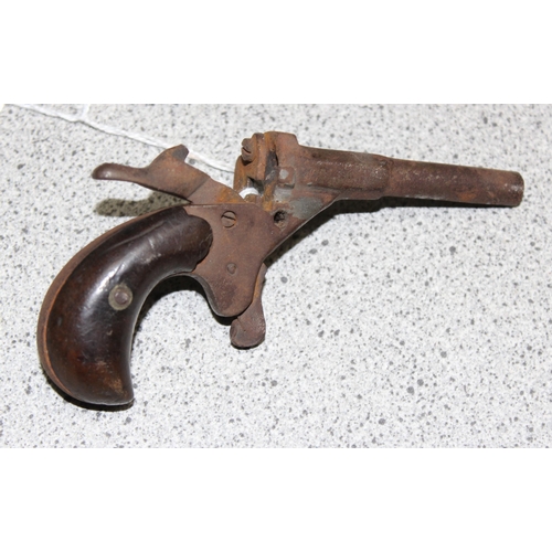 1426 - A small antique blank firing pistol with blanks