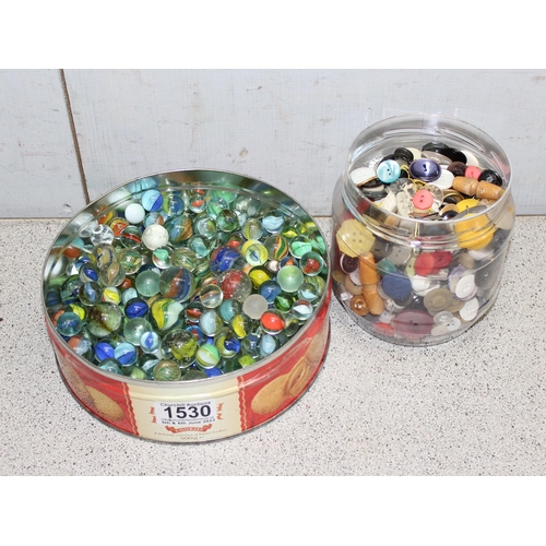 1530 - Qty of glass marbles (1.5kg gross) and buttons