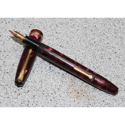 1632 - Qty of assorted fountain pens and other pens to inc a Conway Stewart 15 with red marbled finish with... 