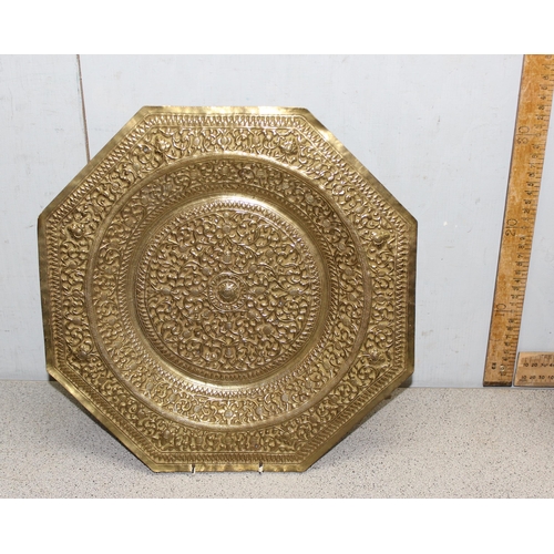 1754 - Mixed lot of antique and later brass chargers of various designs, largest approx 40cm (6)