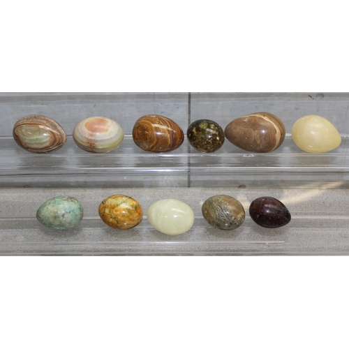 1770 - Qty of hardstone eggs to incl Onyx and Agate