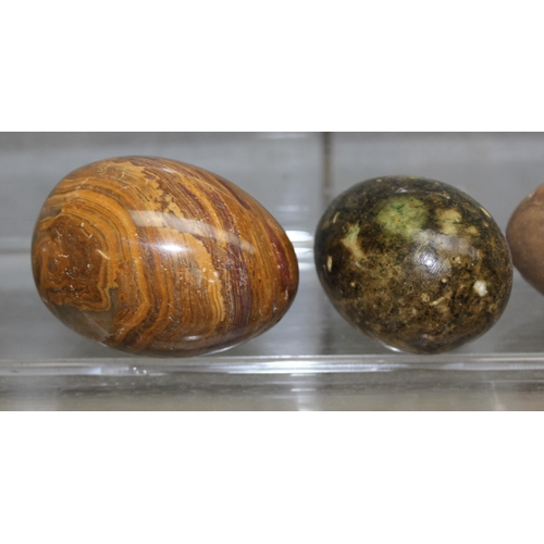 1770 - Qty of hardstone eggs to incl Onyx and Agate