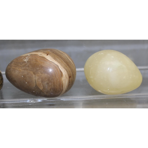 1770 - Qty of hardstone eggs to incl Onyx and Agate