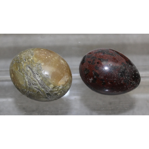 1770 - Qty of hardstone eggs to incl Onyx and Agate