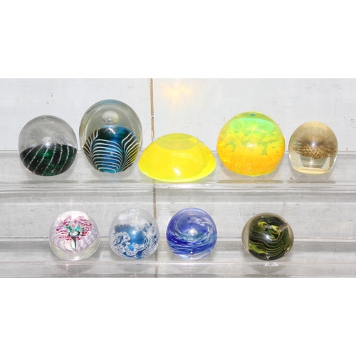 1773 - Small qty of vintage paperweights