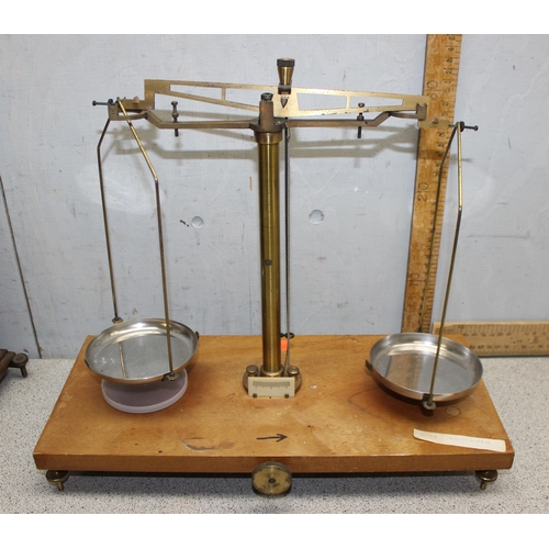 678 - 2 x scientific balance scales, one in glazed case marked W & T Avery