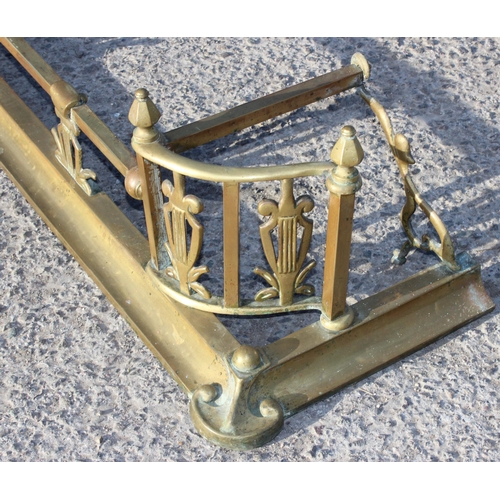 165 - An antique brass fire fender, approx 124cm wide