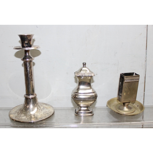 1060A - A large qty of assorted antique and later silver plated items to inc a silver plated drum etc, appro... 