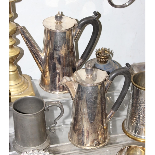 1063A - Approx. 7.4kg of mixed metalware to include a silver-plated candelabra and antique pewter items