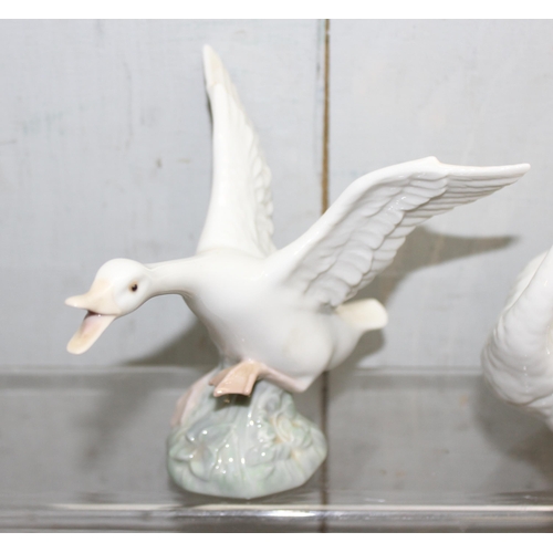 1662A - 4 Spanish porcelain figures of Swan and Geese, 3 Lladro and a Nao