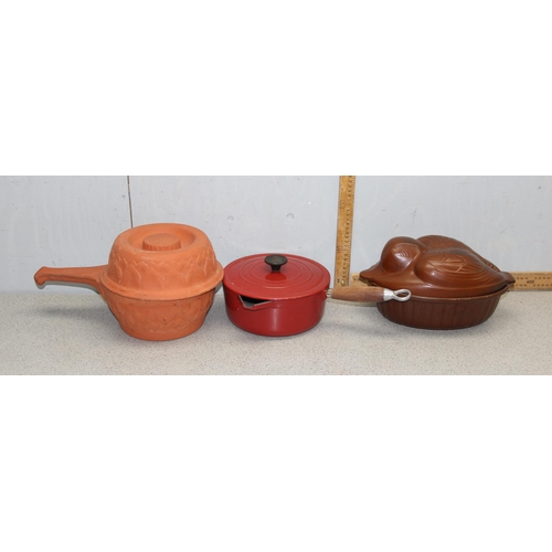 1705A - Qty of kitchenalia to include an egg crock and a cast iron saucepan