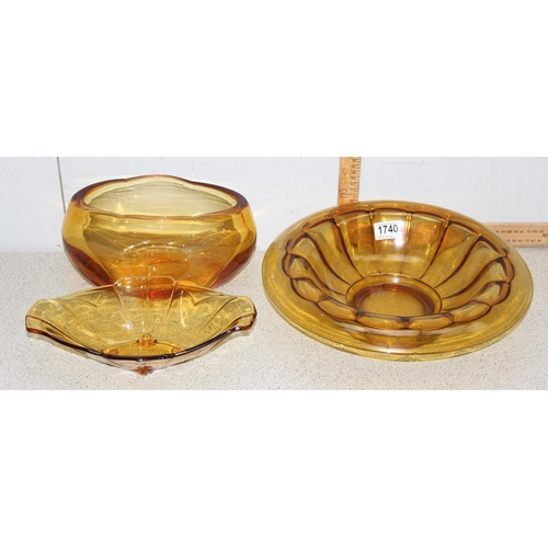 1740A - Assorted lot to incl a retro amber glass bowl, possibly Murano, a pair of mid-century Italian potter... 