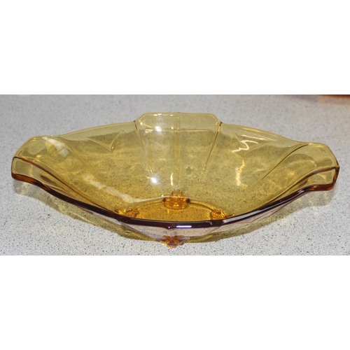 1740A - Assorted lot to incl a retro amber glass bowl, possibly Murano, a pair of mid-century Italian potter... 