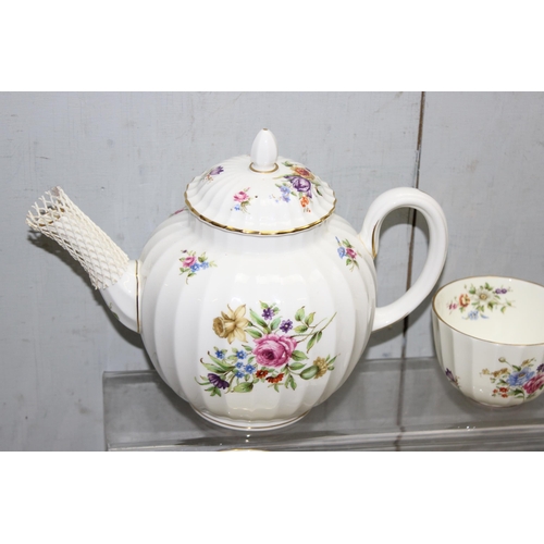 1789 - An extensive Royal Worcester Roanoke pattern tea set to inc teapot