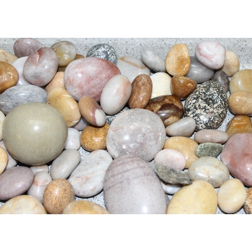 1791 - Qty. of polished hard stone eggs & pebbles & a small tray of geodes