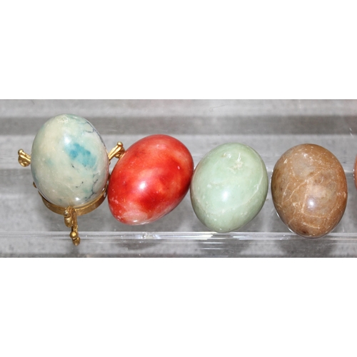 1791 - Qty. of polished hard stone eggs & pebbles & a small tray of geodes