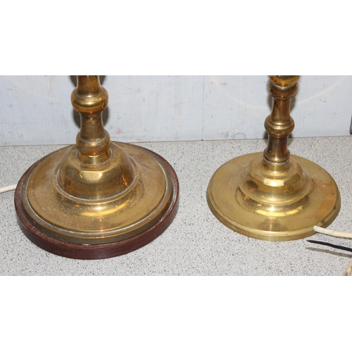 261 - 2 polished brass table lamps, each approx 55cm tall