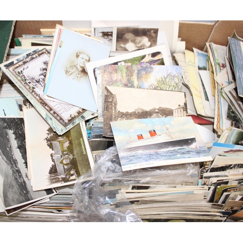 524 - Large qty of antique & later postcards some WWI period