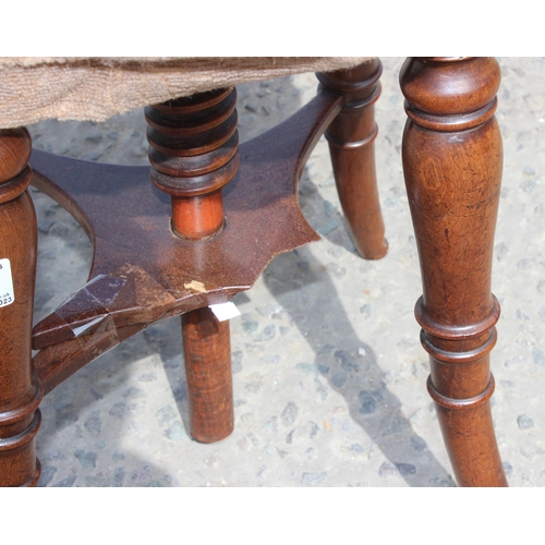 161 - Mahogany rise and fall piano stool (a/f)