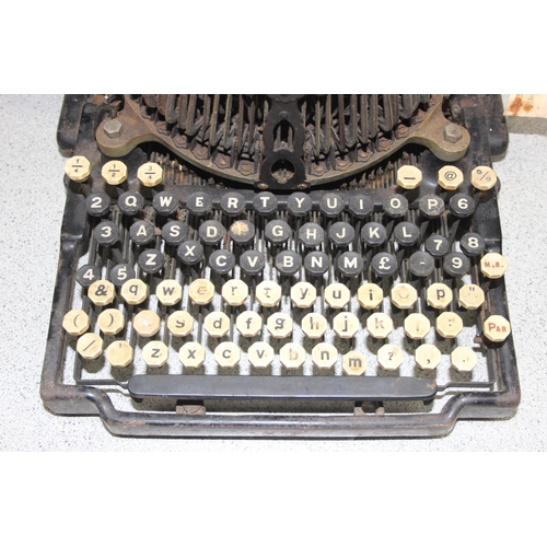 666 - Antique 'Royal Barlock' typewriter