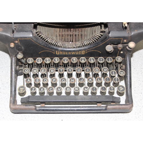 667 - Antique 'Underwood Standard' typewriter