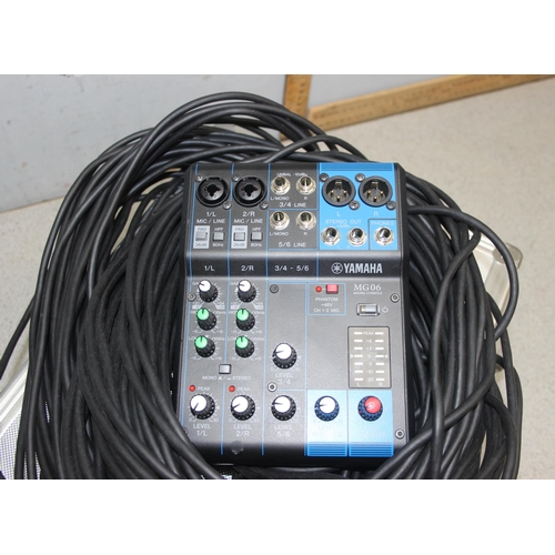 763 - Yamaha mixing console MG06 with cables in aluminium case