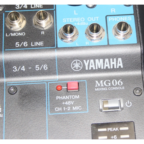 763 - Yamaha mixing console MG06 with cables in aluminium case