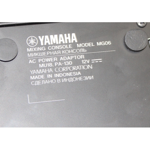 763 - Yamaha mixing console MG06 with cables in aluminium case