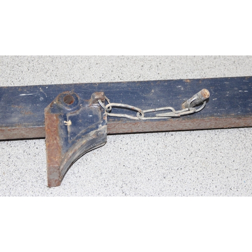 816 - A pair of Pro-Tek sash clamps, approx 122cm long