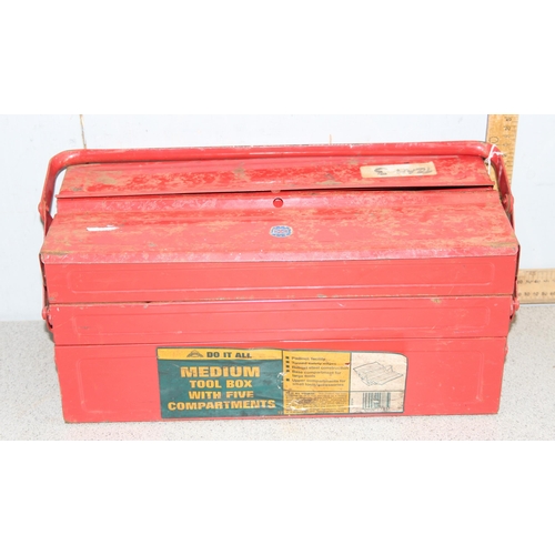 823 - Red cantilever toolbox with contents