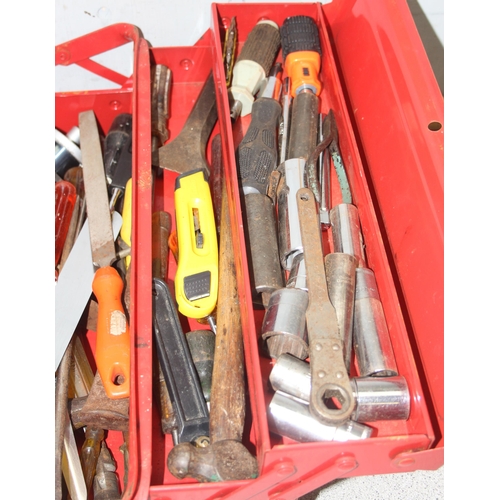 823 - Red cantilever toolbox with contents