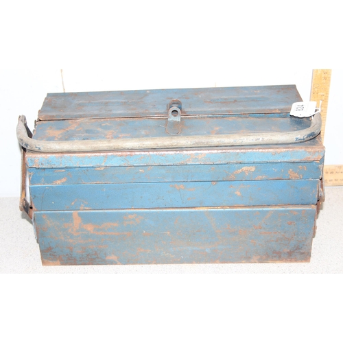 824 - Blue cantilever toolbox with contents