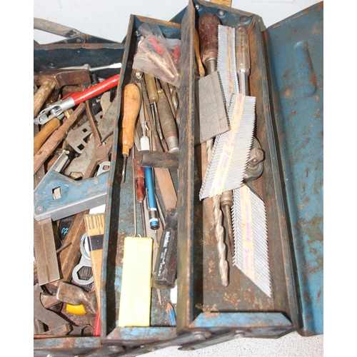 824 - Blue cantilever toolbox with contents