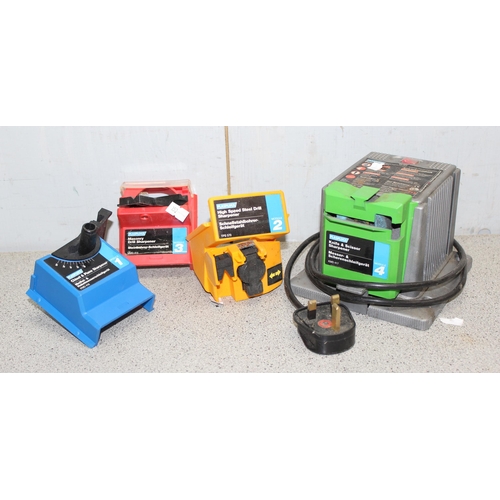 811 - Mixed electrical tools to incl Power Devil PDW5027 router, Challenge MCS2372 circular saw and some t... 