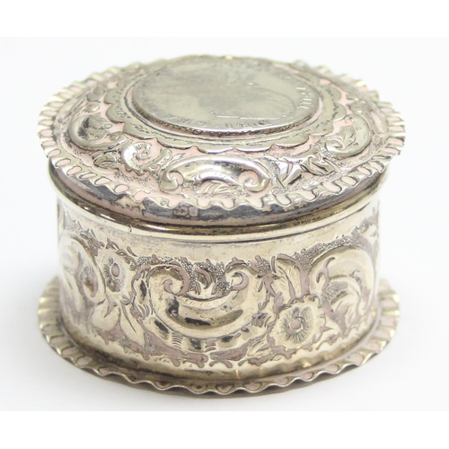 1034 - A Victorian embossed silver trinket box set with a George III 1787 silver shilling coin, marked for ... 