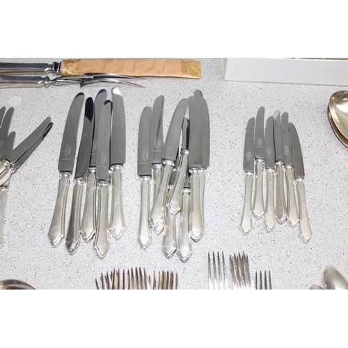 1047 - A qty of assorted Mappin & Webb silver plated cutlery, all the same pattern, some boxed