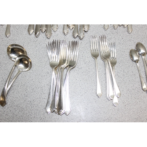 1047 - A qty of assorted Mappin & Webb silver plated cutlery, all the same pattern, some boxed