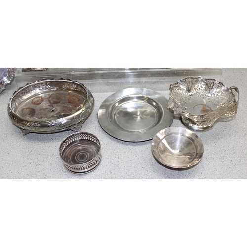 1050 - Qty of assorted antique and later silver plated items and other metalware, approx 5kg gross