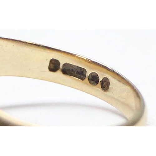 1141 - 9ct gold signet ring with engraved decoration, approx size T, approx 3.79g gross