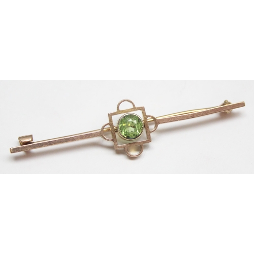 1148 - An antique 9ct gold bar brooch set with Peridot, seemingly unmarked but XRF tests as 9ct gold, appro... 